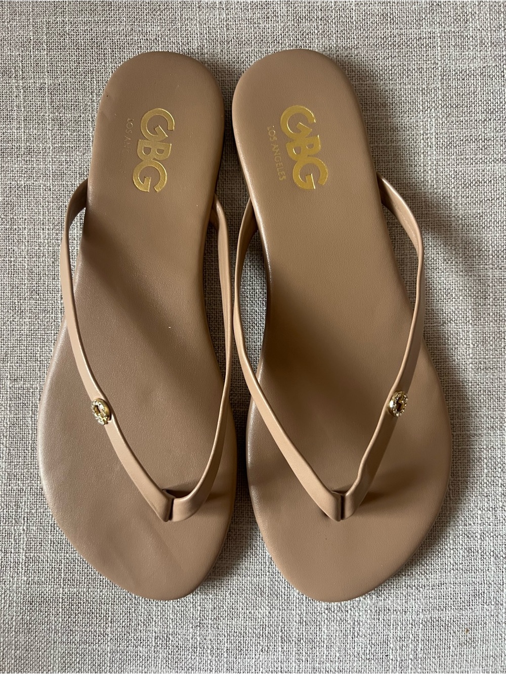 GBG Los Angeles Summer beach Nude Tan Flip Flop Sandals, women’s 6.5